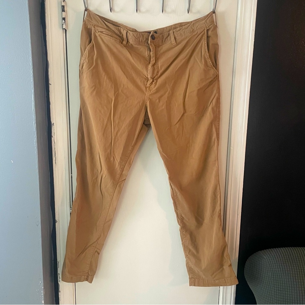 American Eagle Original Straight Ne(x)t Level Flex Khakis